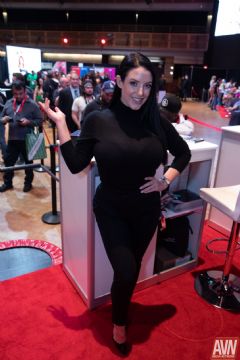 ֪ӰAngelaWhite